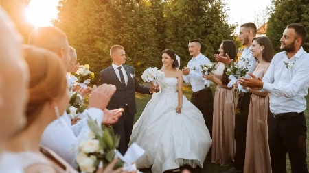 Drama na svadbi: Kum počeo da se ljulja i srušio se ko klada, matičar nastavio ceremoniju, mladenci zanemeli od šoka
