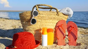 Na popularnoj plaži zabranjeno sunčanje na peškirima - kazne