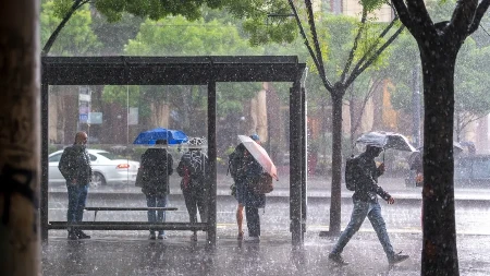 Cela Srbija u žutom zbog ove tri pojave! Temperatura skače, a onda obrt - spremite kišobrane!