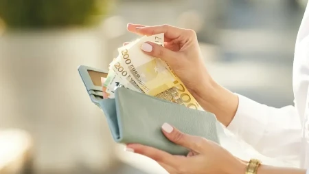 Novac stiže do kraja juna: 3 znaka horoskopa dobijaju povišicu, bonus ili novi posao