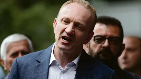 Đilasu saborci okreću leđa; Blokaderski nalozi tvrde: Peđa Mitrović podneo ostavku na sve funkcije