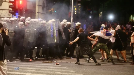 Jezive scene na tribini Proglasa u Frankfurtu: Pomahnitali blokaderi pretukli novinara zbog jednog pitanja 