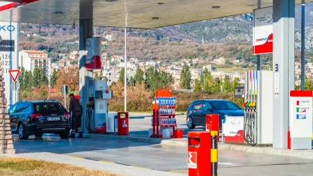 Krećete na crnogorsko primorje, od ponoći važe nove cene goriva