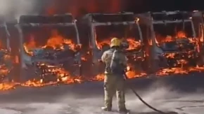 Požar progutao 27 autobusa! Ogroman plamen zahvatio depo, sp