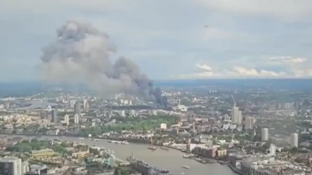 Ogroman dim iznad Londona! Alarmi na ostrvu, sve službe na terenu! (VIDEO)
