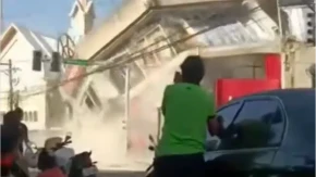 Više od 15 mrtvih, stotine povređenih! Deca vrište, ruše se zgrade, udario cunami! (VIDEO)