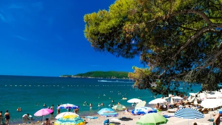 Ako planirate letovanje u Crnoj Gori, ovo su plaže sa najčistijim morem