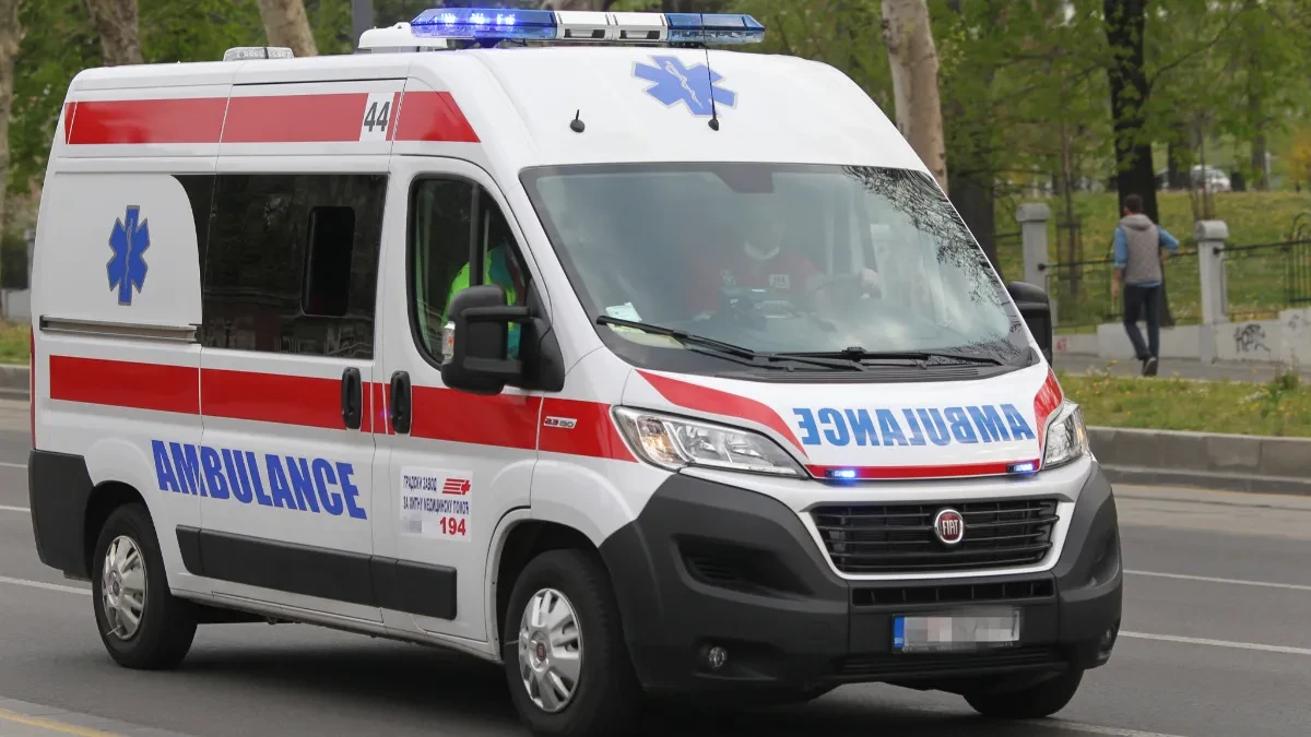 Umro na ženi u toku odnosa u automobilu: Hitna pomoć i policija odjurili ka šumi 