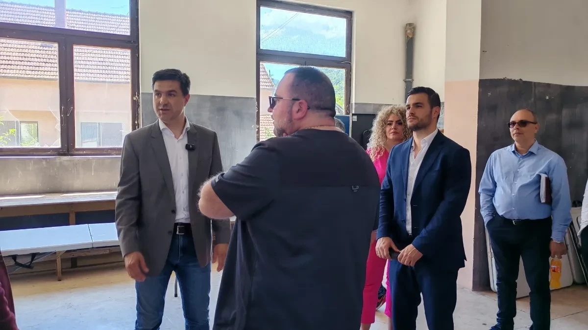 Pavlović obišao sela kod Niša: Ambulatna svuda gde postoje uslovi, meštani traže stalnog lekara