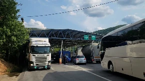 Haos na izlazu iz Srbije: Vozači zaglavljeni u kolonama čak 