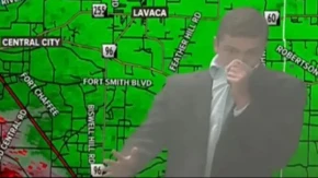 Jeziva scena u programu: Dok je upozoravao na tornado, iza n