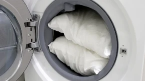 Objašnjenje korak po korak: Ovako operite jastuke u veš mašini i nema šanse da se unište