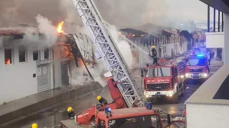 Molotovljev koktel bačen na splav u centru Beograda! Razbijeno staklo, izbio požar