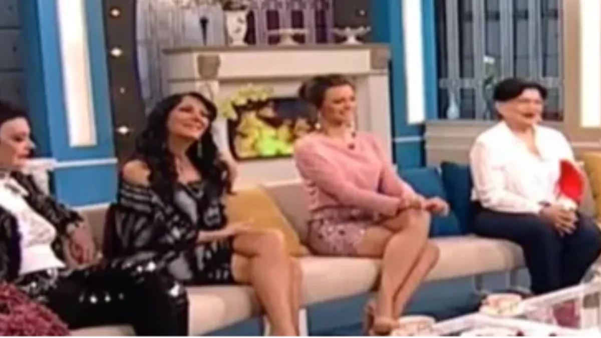 Voditeljka otkopčala pantalone u emisiji! Pokazala donji veš, gledaoci zanemeli od šoka! (FOTO)
