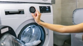 Većina ga koristi pogrešno: Ovaj program na veš mašini može spasiti vašu odeću a da ni ne znate - evo šta znači simbol leptira