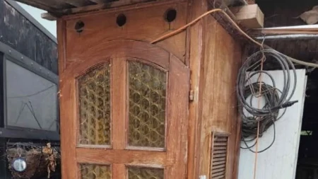 Viralni oglas izazvao haos u regionu: Poklanja ispovedaonice za lopate i grabulje, ljudi u neverici