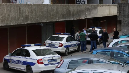 Napali baku i deku usred noći na Novom Beogradu! Odgurnuli ih i pobegli sa 600 evra i 17.000 dinara