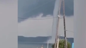 Apokaliptični prozori u Rusiji: Monstruozan tornado nosio krovove sa kuća i obarao dalekovode