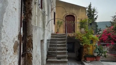 Kupila kuću za 1 evro, a onda je usledio šok: Kada je otvorila vrata, nije mogla da veruje šta je čeka