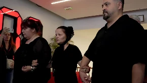 Počinje komemoracija Andriji Bajiću: Mala Cana utučena stigla u crnini, jedva hoda, moraju da je pridržavaju (FOTO)