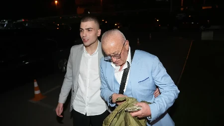 "Bio si veliki domaćin i najbolji deda" Era Ojdanić se slomio na komemoraciji Andrije Bajića, održao potresan govor (VIDEO)