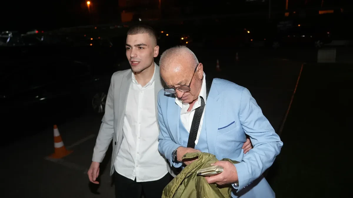 "Bio si veliki domaćin i najbolji deda" Era Ojdanić se slomio na komemoraciji Andriji Bajiću, održao potresan govor (VIDEO)