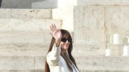 Monika Beluči kao anđeo u belom: Italijanska diva oduševila u kombinaciji koja je s razlogom klasik