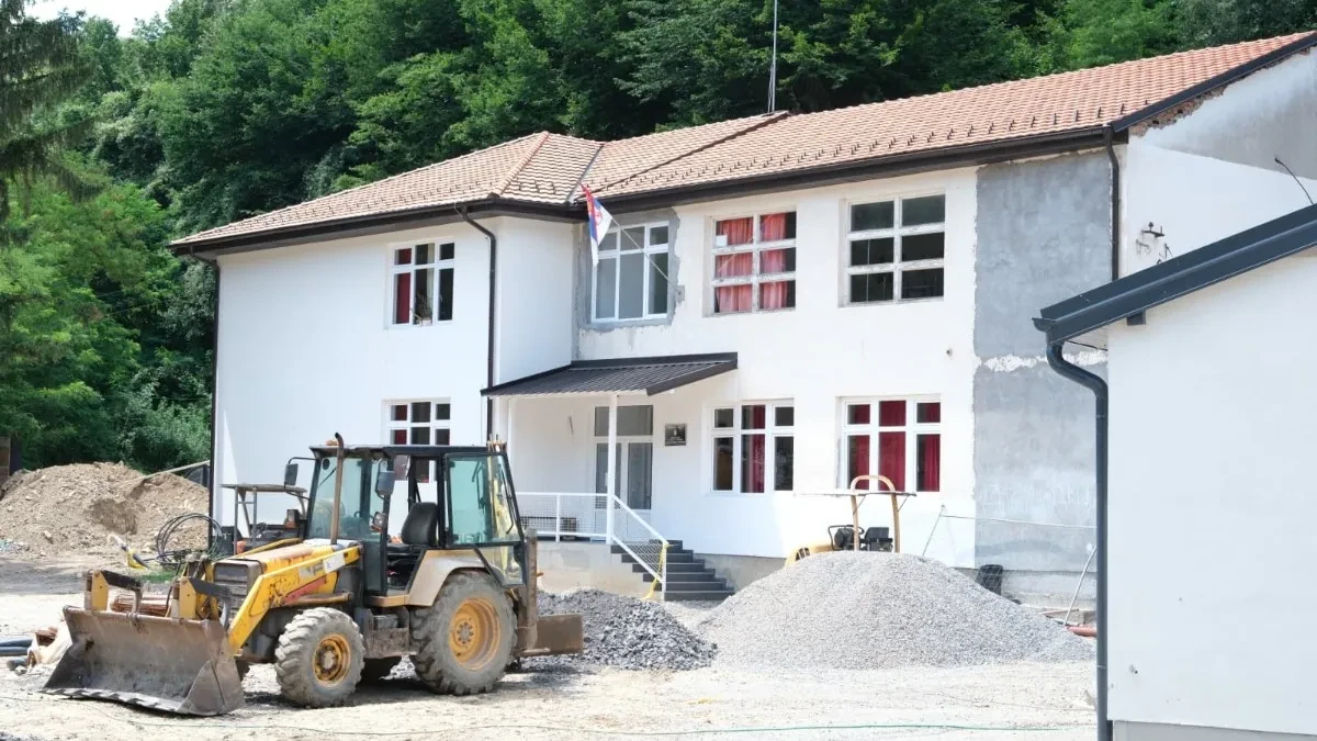 Posle 133 godine Kostajnik dobija novu školu: Uloženo 170 miliona, đaci od 1. septembra u modernim učionicama