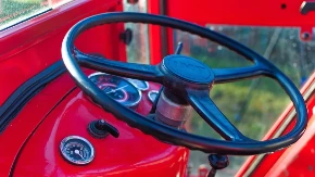 Ukrao traktor sa prikolicom pa dao gas: Uhapšen kradljivac u Rumi posle pokušaja bekstva
