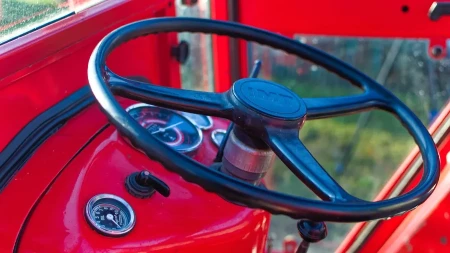 Ukrao traktor sa prikolicom pa dao gas: Uhapšen kradljivac u Rumi posle pokušaja bekstva