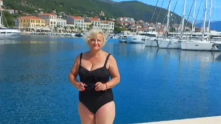 Naša pevačica je imala bolan razvod, a sad uživa za sve pare: Skinula se u kupaći, a komplimenti samo stižu