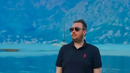 "Htela je švalera, a ne kavaljera" Poznati Crnogorac odlepio za pevačicom, žestoko potkačio njenog partnera