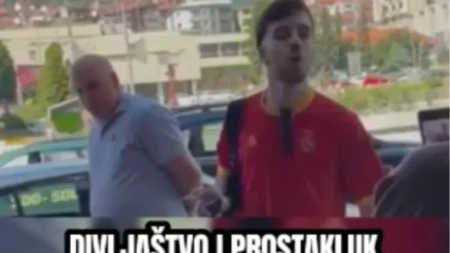 Blokader divljački napao žene na štandu SNS, a nije ni čudo: Kad vidite ko mu je otac, sve će vam biti jasno!