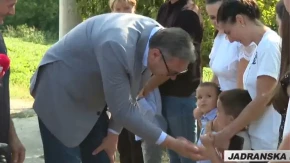 Mali Luka nasmejao predsednika! Porodica Todorović dočekala Vučića, ali je on ukrao šou (FOTO) 