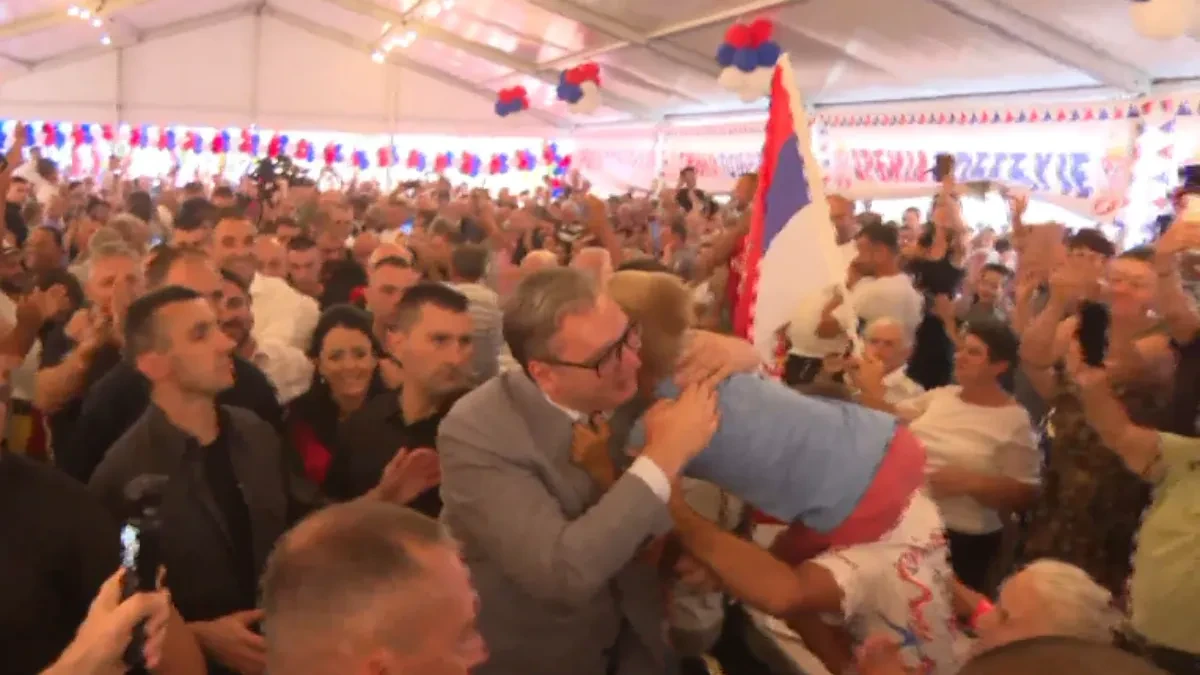 Obraća se predsednik Vučić: "Pritisci na Srbiju su sa svih strana" (FOTO/VIDEO)