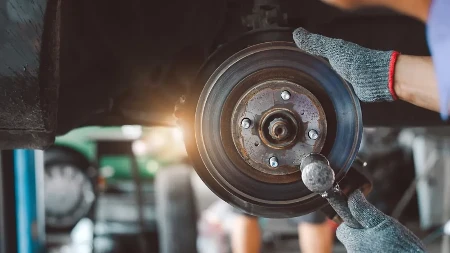 Zašto neki novi automobili i dalje imaju doboš kočnice - razlog nije samo ušteda novca