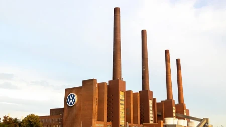 Posrnuo simbol nemačke industrije - Folksvagen bi mogao da otpusti još 50.000 radnika