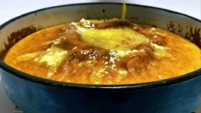 Gibanica od kukuruznog brašna, prelivena kajmakom, čisto zadovoljstvo za telo i dušu