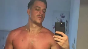 Pavle Mensur se razgolitio na moru, pa pokazao opekotine od sunca: Jelisavete ni na vidiku (FOTO)