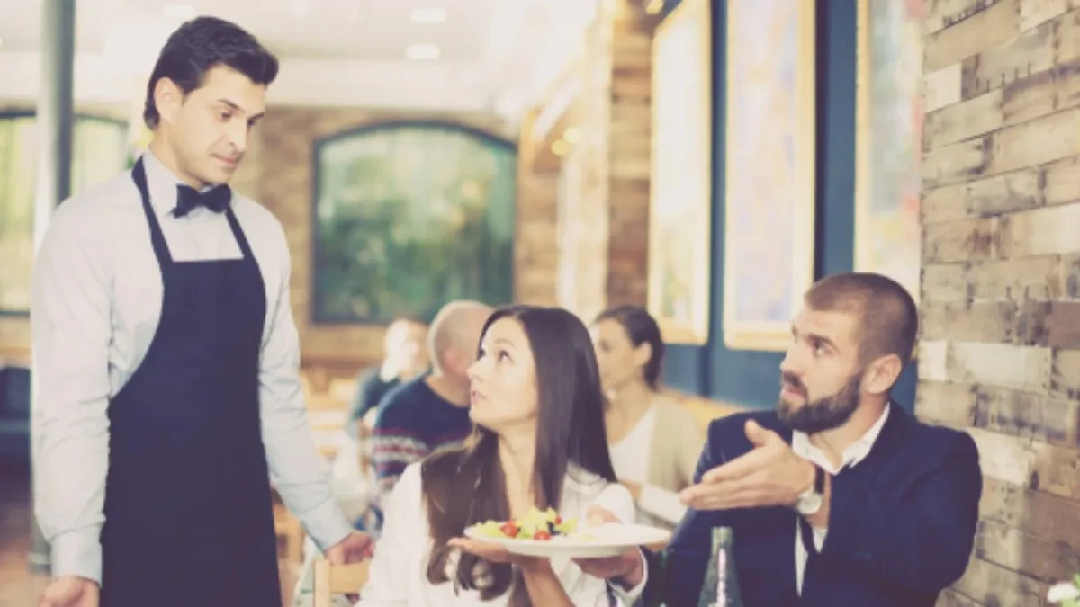 Voda 6 evra, obrok 110! Račun iz restorana pokrenuo lavinu, turisti traže objašnjenje