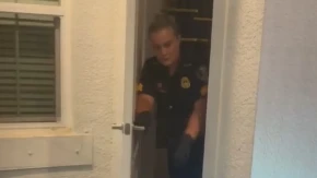 Otvorila je vrata i sledila se! Ispred ulaza ju je čekalo nešto zbog čega nije smela ni da napravi korak (VIDEO)