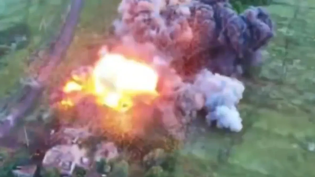 Padaju bombe od pola tone, udaraju jedna za drugom: Sve nestaje u eksploziji, Rusi su ih sravnili sa zemljom! (VIDEO)