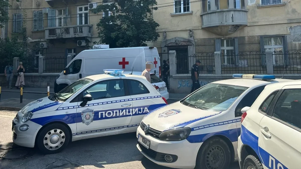 Alo! na mestu užasa na Vračaru: Buknuo požar u stanu, telo vlasnika pronađeno u kupatilu (FOTO+VIDEO)