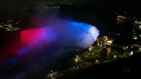Spektakl u čast srpskog genija! Nijagarini vodopadi zasijali za Teslu, hiljade ljudi na velikoj proslavi (FOTO/VIDEO)