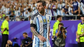 Engleska - Argentina: Krenulo je oštro, odmah čarke na terenu