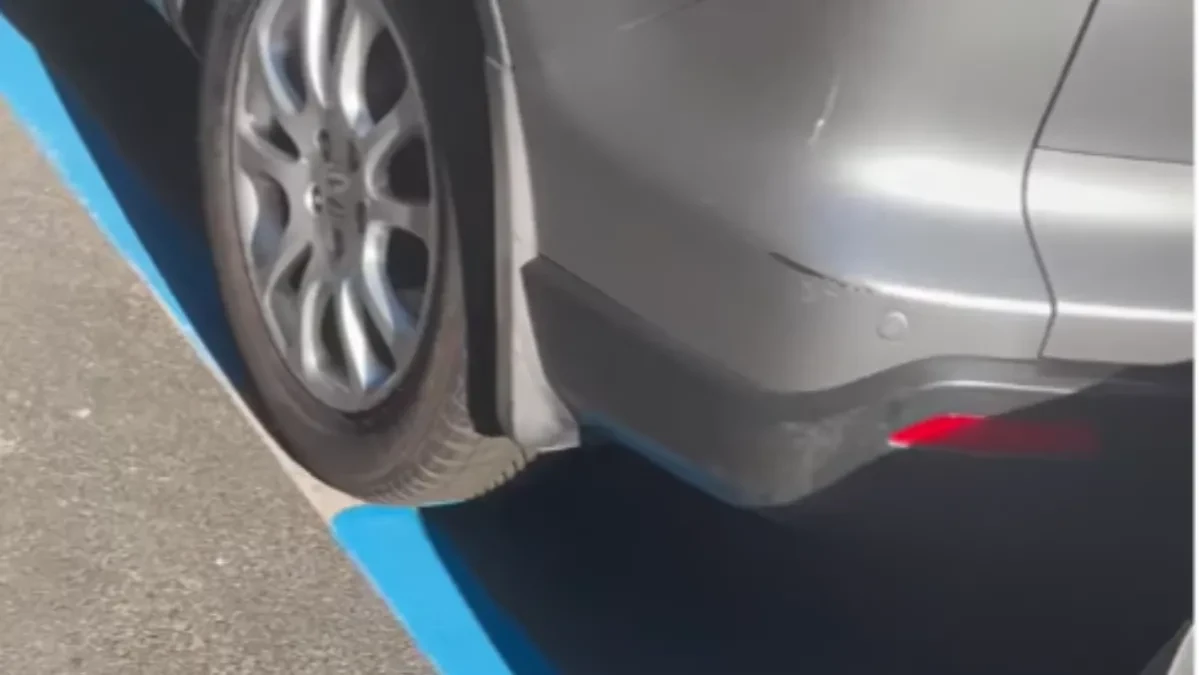 Neviđeni bezobrazluk: Objava nasamarenog vozača razbesnela milione na mrežama - pogledajte zašto je morao da plati parking