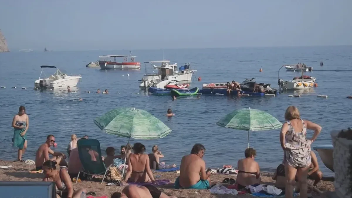Zaspali na parkingu, kad su se probudili ostali bez svega: Sekund nepažnje na plažama u Crnoj Gori i pretvara vam se odmor u pakao