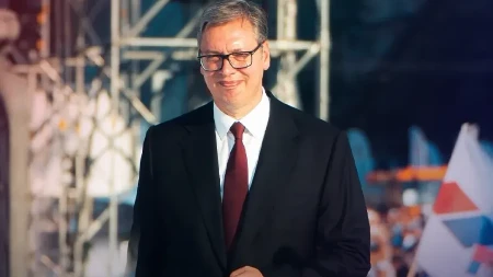 "Moja kičma se ne savija pred strancima!" Vučić se upravo oglasio moćnom porukom!