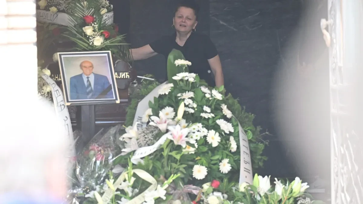 Šok na sahrani Andrije Bajića! Mala Cana od sveštenika tražila jednu stvar, ćerke zanemele!