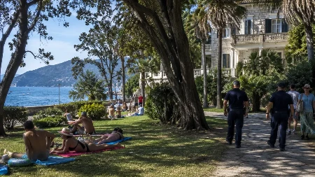 Drastične mere u Igalu: Zabranili kupaće kostime i odmor u hladu, turisti protestuju